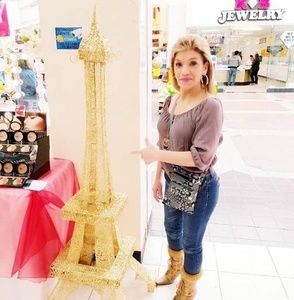 Meet your Posher, Adell